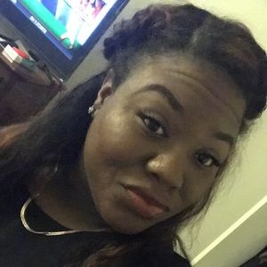 Meet your Posher, Latisha